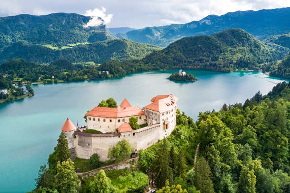 Excursión a Bled, la cueva Postojna y el castillo de Predjama